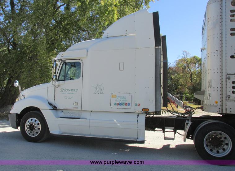 image for item K2196 2004 Freightliner Columbia semi truck