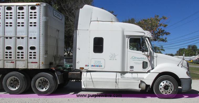 image for item K2196 2004 Freightliner Columbia semi truck
