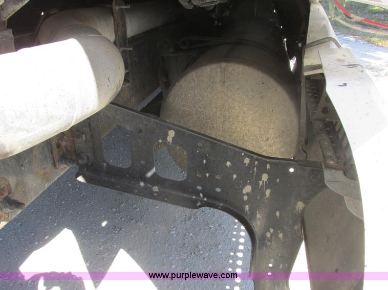 image for item K2196 2004 Freightliner Columbia semi truck