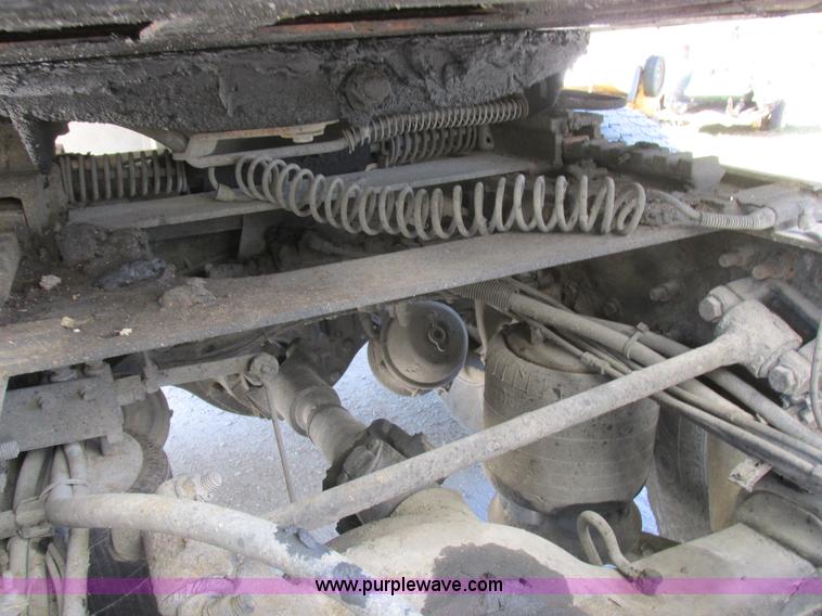 image for item K2196 2004 Freightliner Columbia semi truck