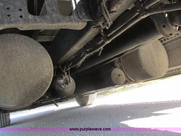 image for item K2196 2004 Freightliner Columbia semi truck