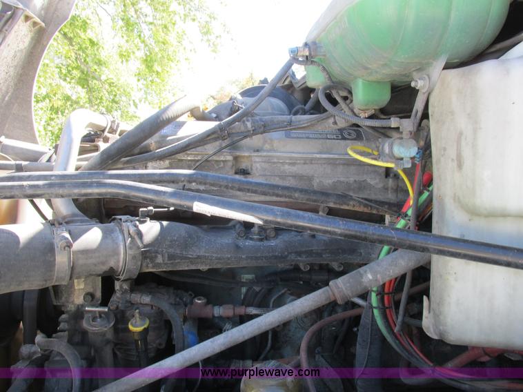 image for item K2196 2004 Freightliner Columbia semi truck