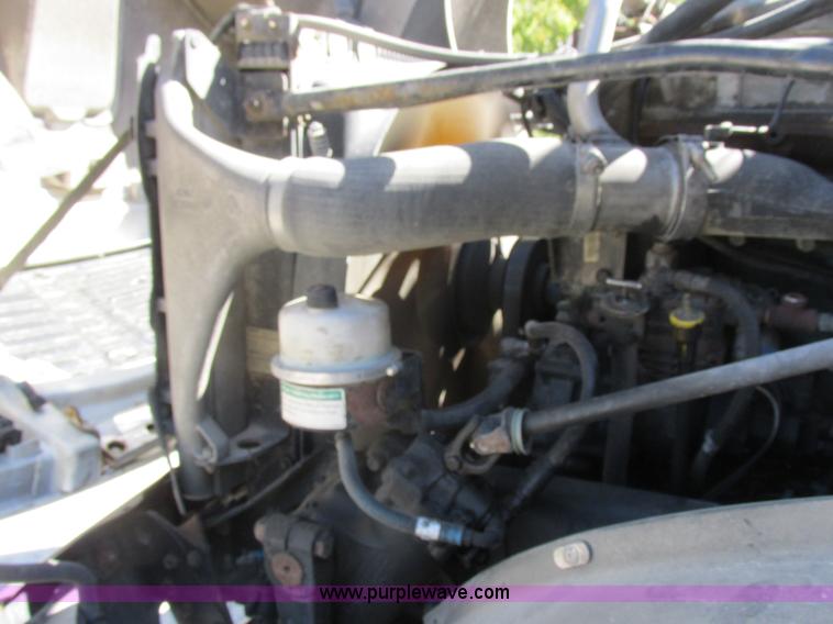 image for item K2196 2004 Freightliner Columbia semi truck