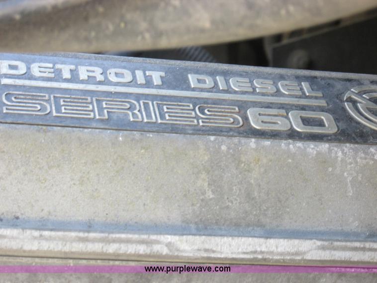 image for item K2196 2004 Freightliner Columbia semi truck