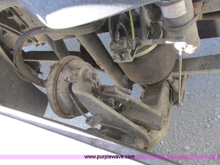 image for item K2196 2004 Freightliner Columbia semi truck