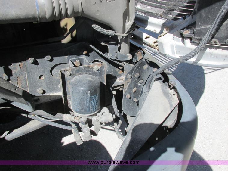 image for item K2196 2004 Freightliner Columbia semi truck