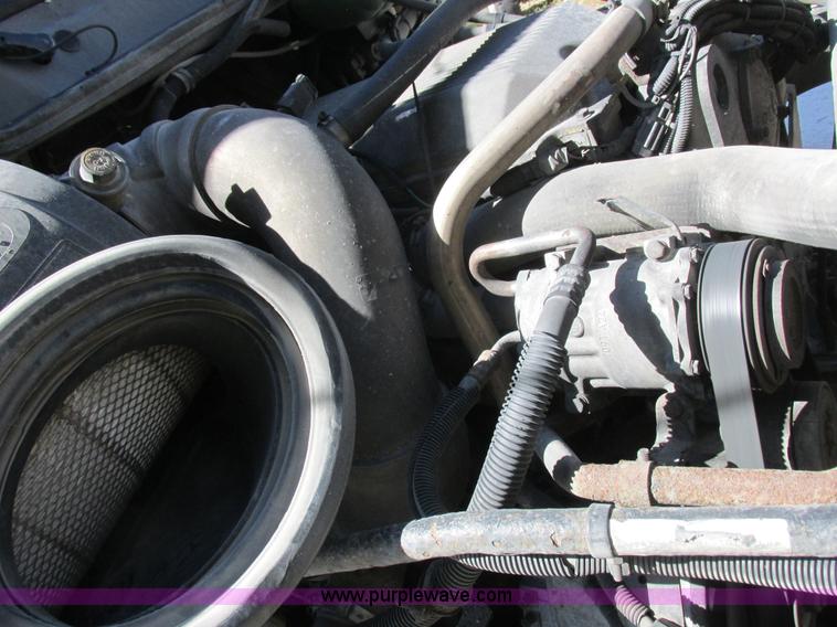 image for item K2196 2004 Freightliner Columbia semi truck