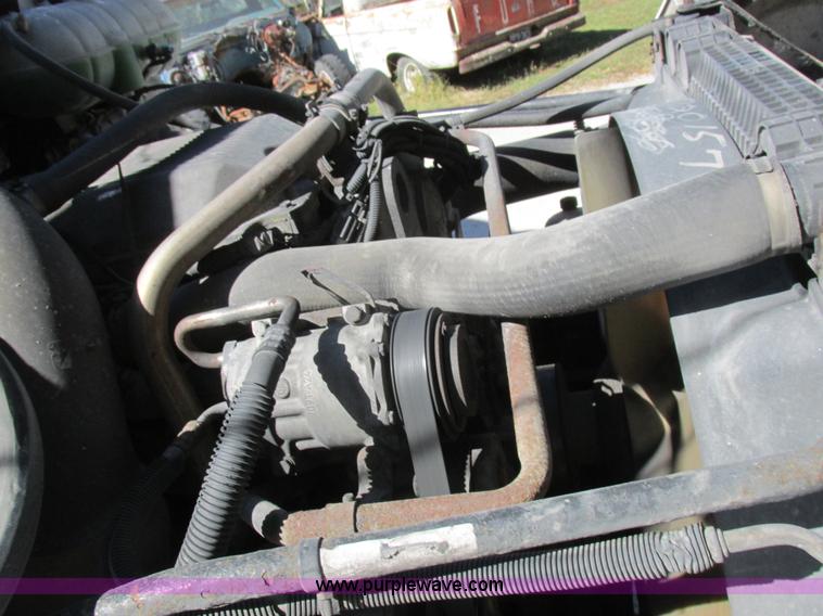 image for item K2196 2004 Freightliner Columbia semi truck