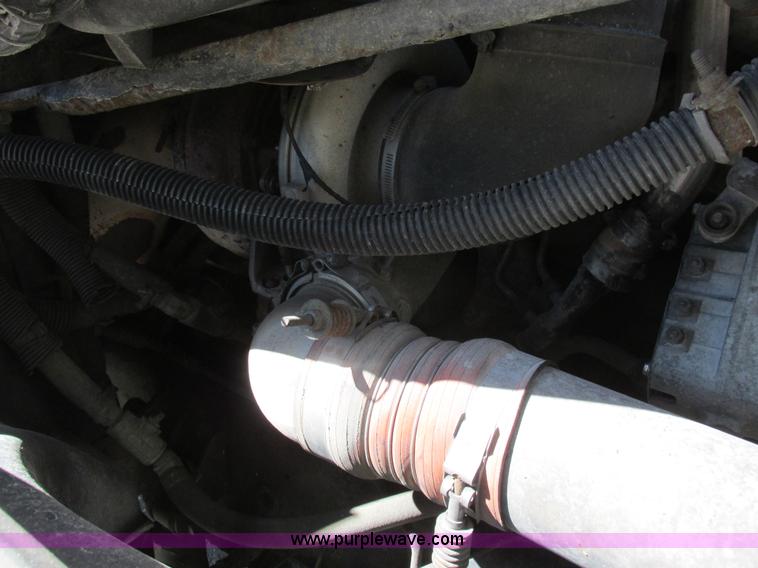 image for item K2196 2004 Freightliner Columbia semi truck