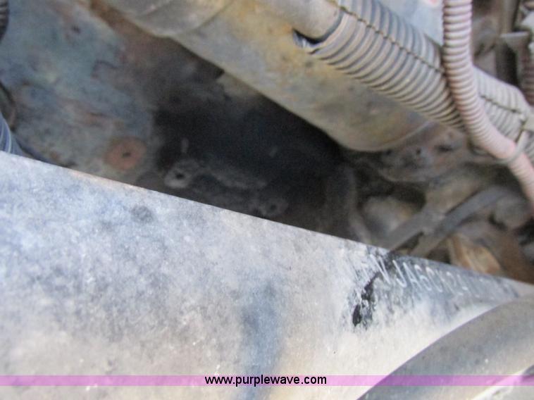 image for item K2196 2004 Freightliner Columbia semi truck