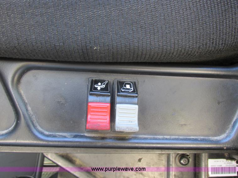 image for item K2196 2004 Freightliner Columbia semi truck