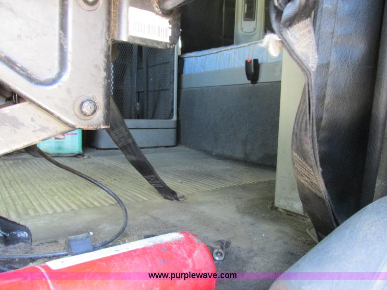 image for item K2196 2004 Freightliner Columbia semi truck