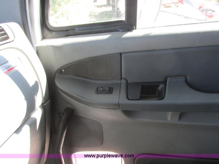 image for item K2196 2004 Freightliner Columbia semi truck