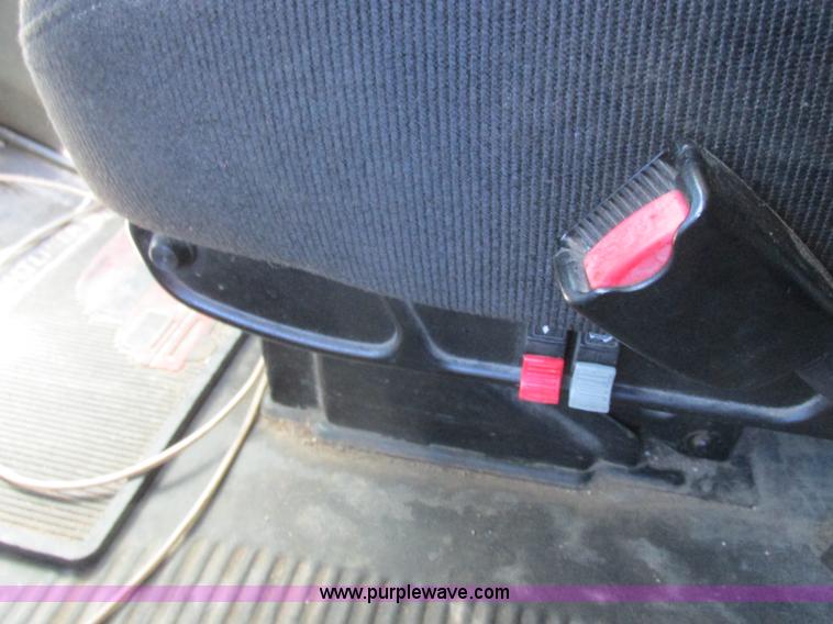 image for item K2196 2004 Freightliner Columbia semi truck