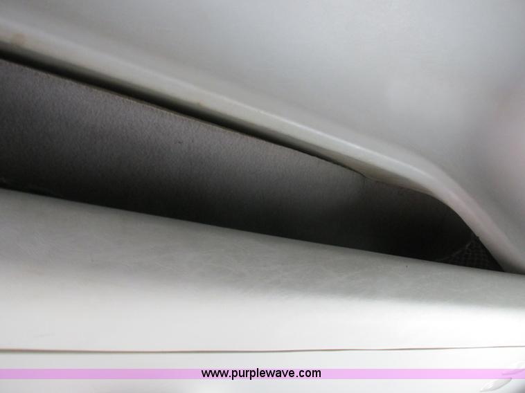 image for item K2196 2004 Freightliner Columbia semi truck