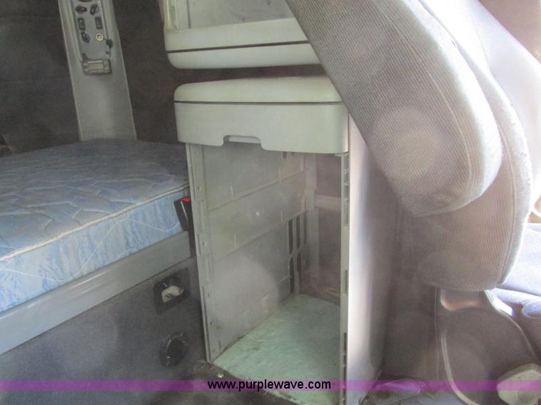 image for item K2196 2004 Freightliner Columbia semi truck