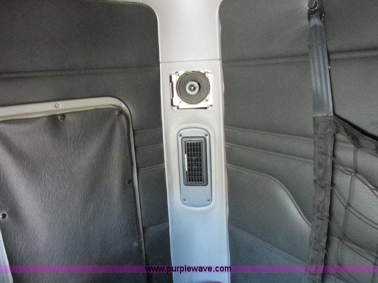 image for item K2196 2004 Freightliner Columbia semi truck