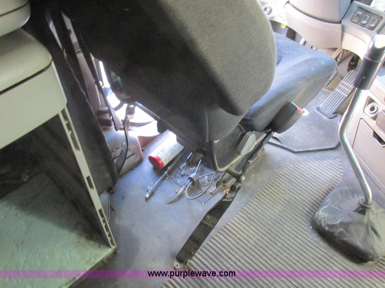 image for item K2196 2004 Freightliner Columbia semi truck