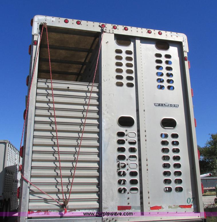 image for item K2197 2001 Wilson PSDCL-302 livestock trailer
