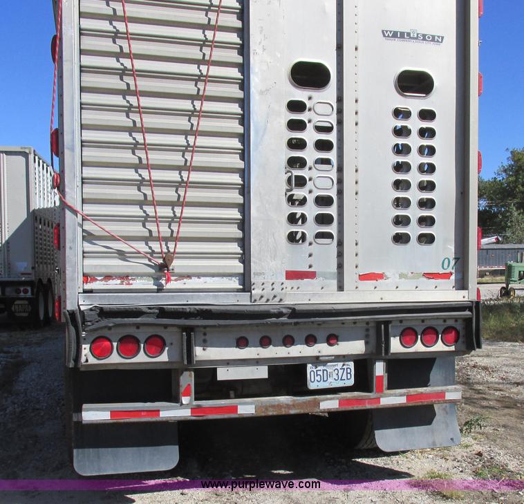 image for item K2197 2001 Wilson PSDCL-302 livestock trailer