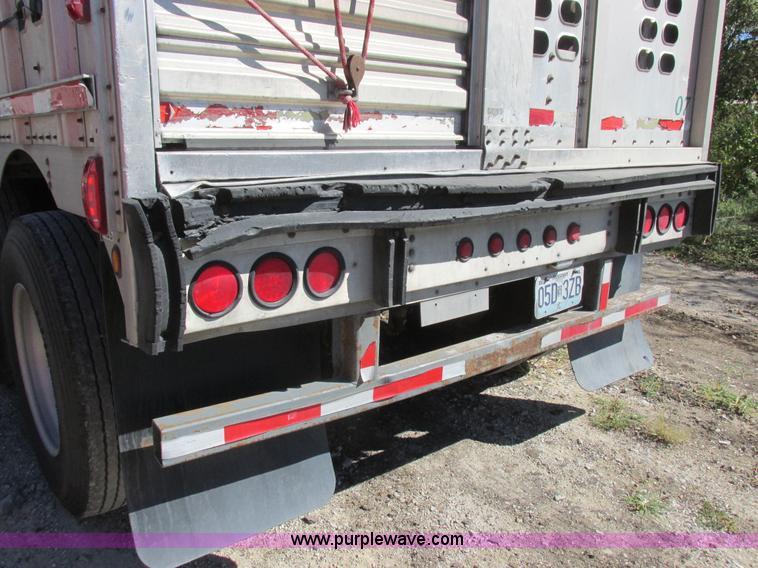 image for item K2197 2001 Wilson PSDCL-302 livestock trailer