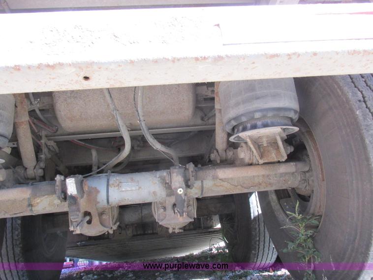 image for item K2197 2001 Wilson PSDCL-302 livestock trailer