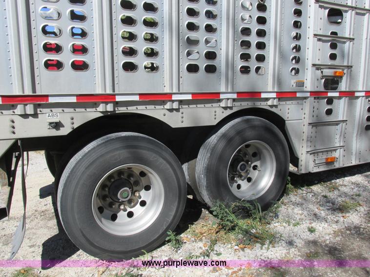 image for item K2197 2001 Wilson PSDCL-302 livestock trailer