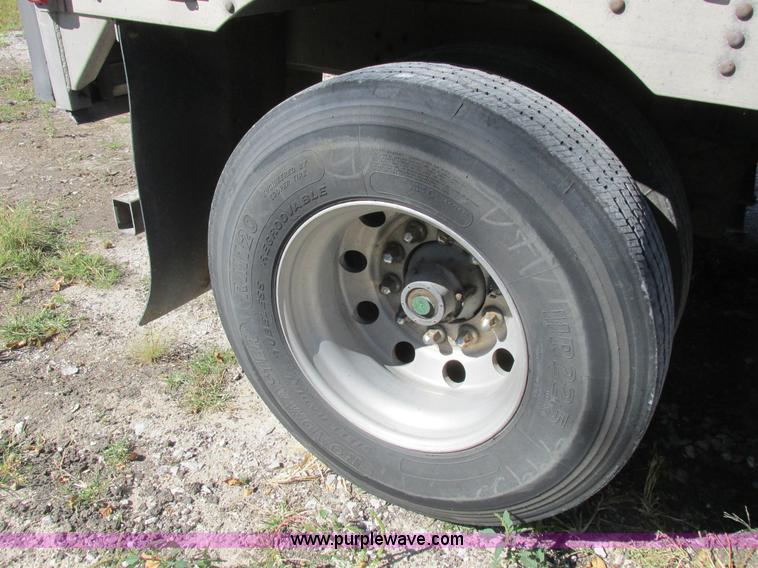 image for item K2197 2001 Wilson PSDCL-302 livestock trailer