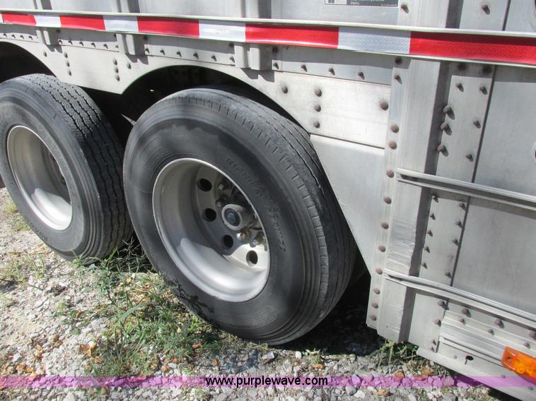 image for item K2197 2001 Wilson PSDCL-302 livestock trailer