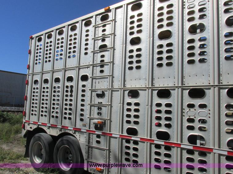 image for item K2197 2001 Wilson PSDCL-302 livestock trailer