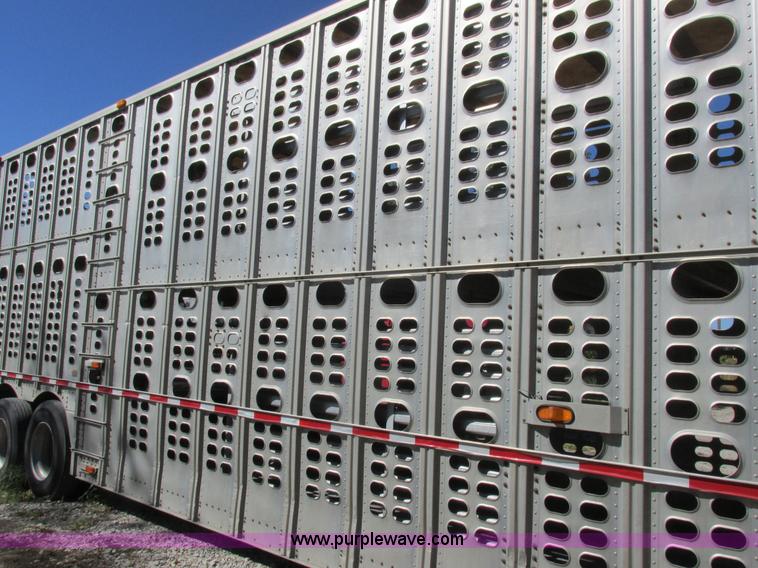 image for item K2197 2001 Wilson PSDCL-302 livestock trailer