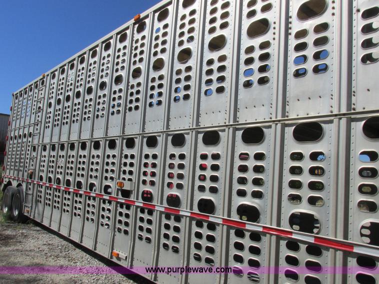 image for item K2197 2001 Wilson PSDCL-302 livestock trailer