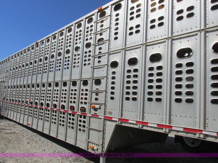 image for item K2197 2001 Wilson PSDCL-302 livestock trailer