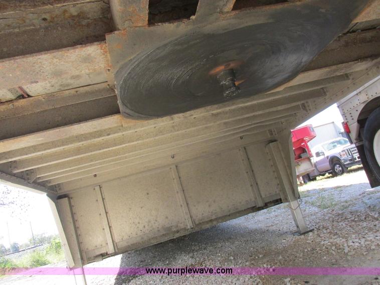 image for item K2197 2001 Wilson PSDCL-302 livestock trailer