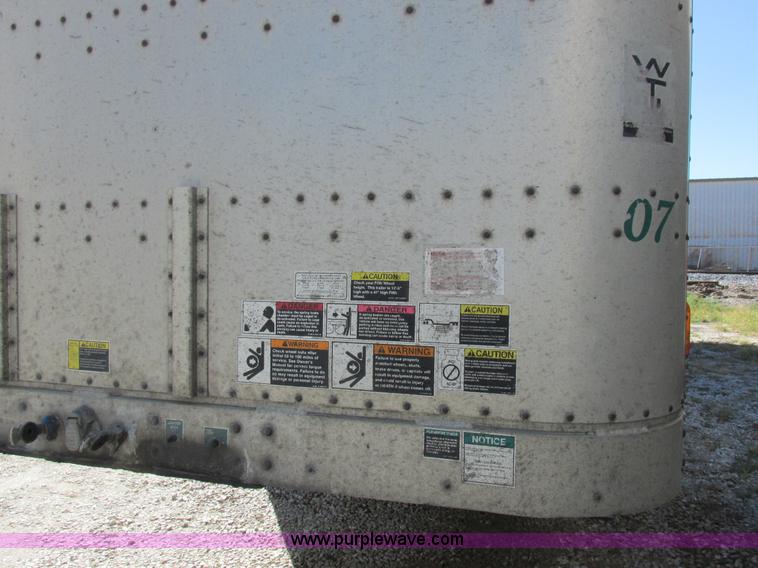 image for item K2197 2001 Wilson PSDCL-302 livestock trailer