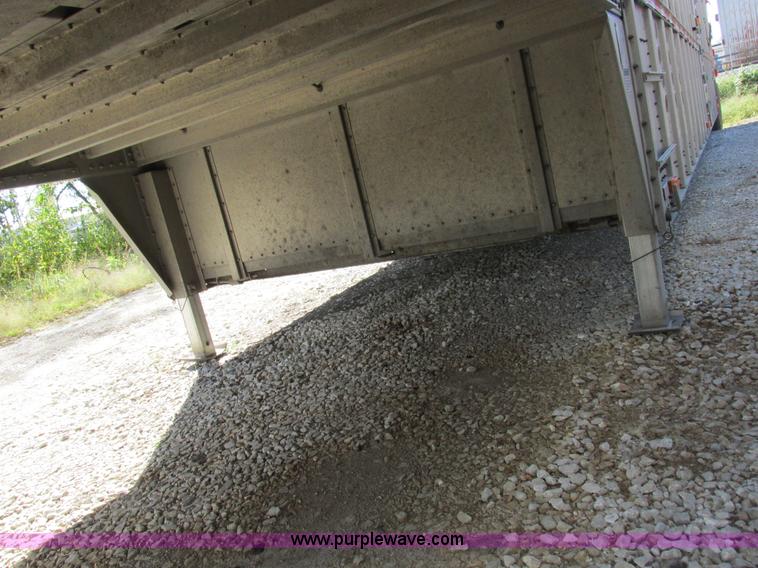 image for item K2197 2001 Wilson PSDCL-302 livestock trailer