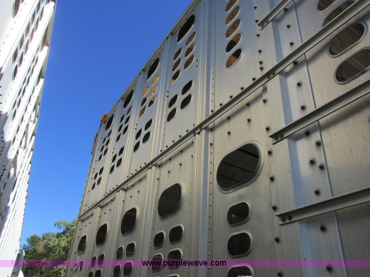 image for item K2197 2001 Wilson PSDCL-302 livestock trailer