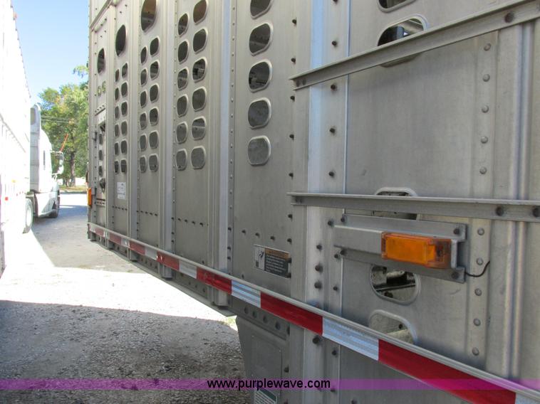 image for item K2197 2001 Wilson PSDCL-302 livestock trailer