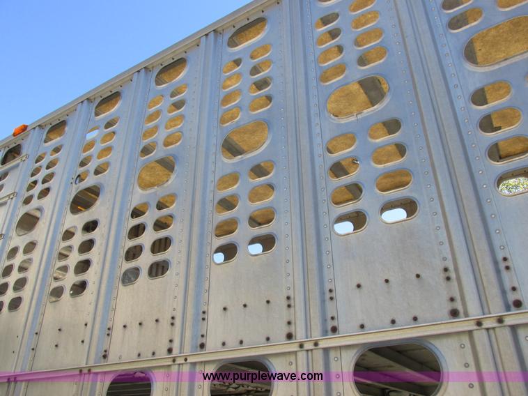 image for item K2197 2001 Wilson PSDCL-302 livestock trailer