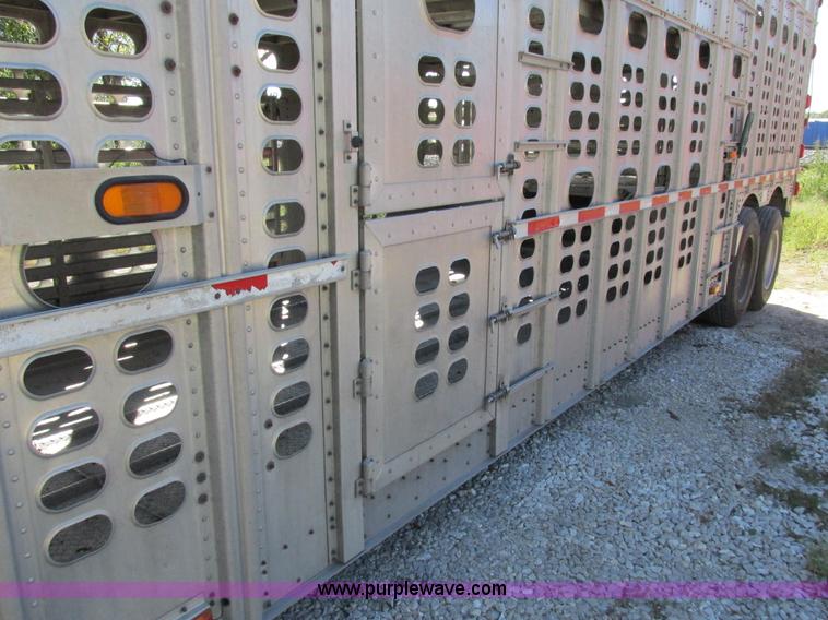 image for item K2197 2001 Wilson PSDCL-302 livestock trailer