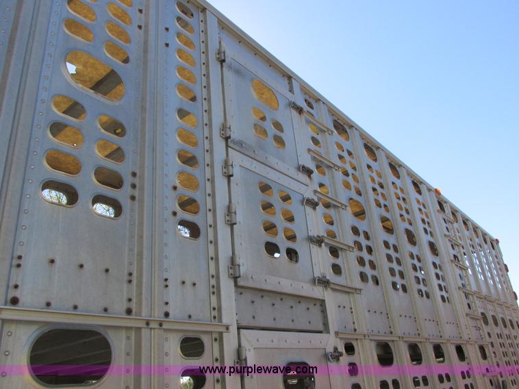 image for item K2197 2001 Wilson PSDCL-302 livestock trailer