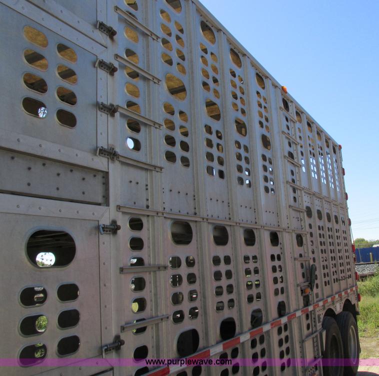 image for item K2197 2001 Wilson PSDCL-302 livestock trailer