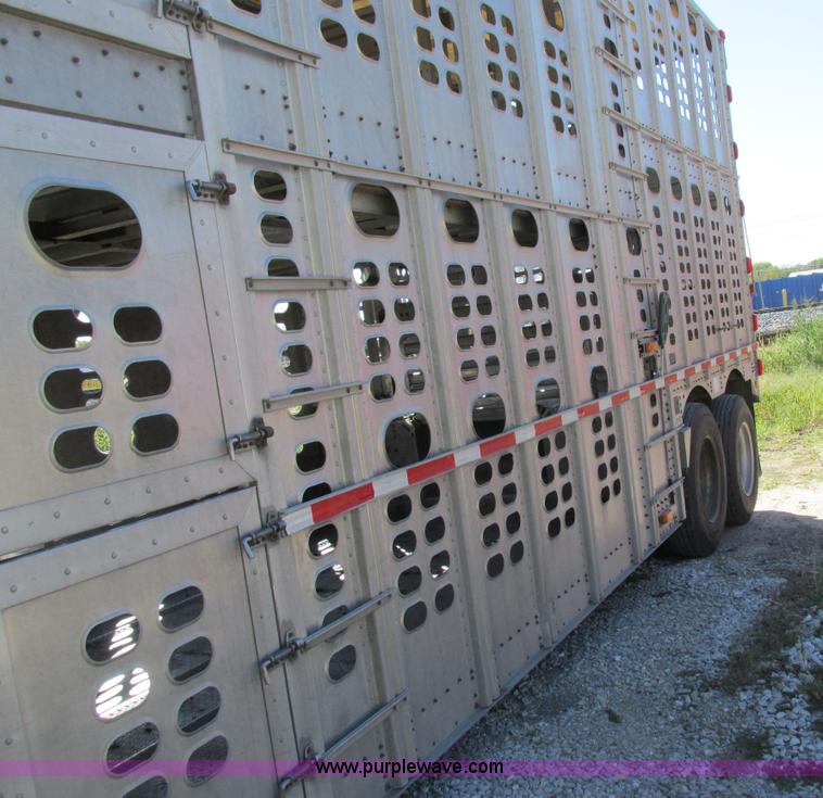 image for item K2197 2001 Wilson PSDCL-302 livestock trailer