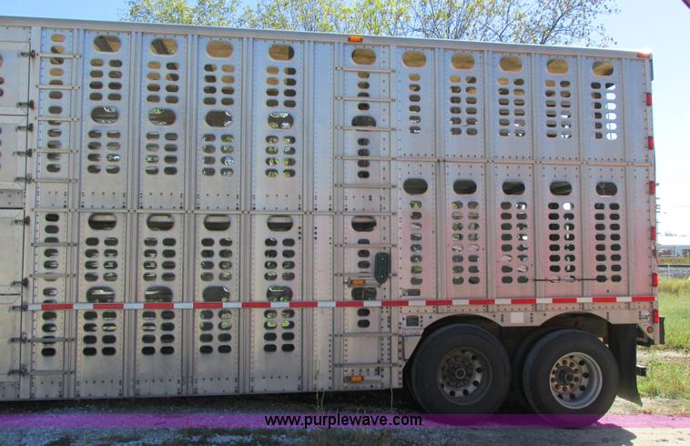 image for item K2197 2001 Wilson PSDCL-302 livestock trailer