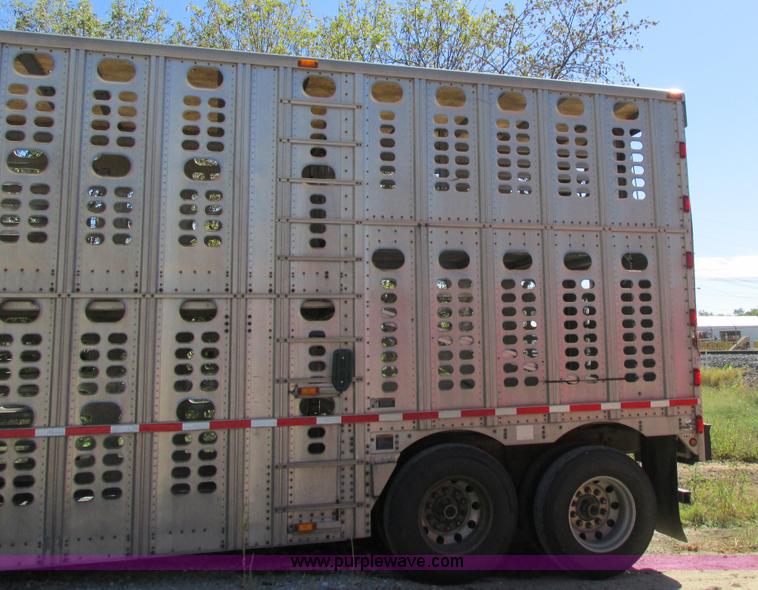 image for item K2197 2001 Wilson PSDCL-302 livestock trailer