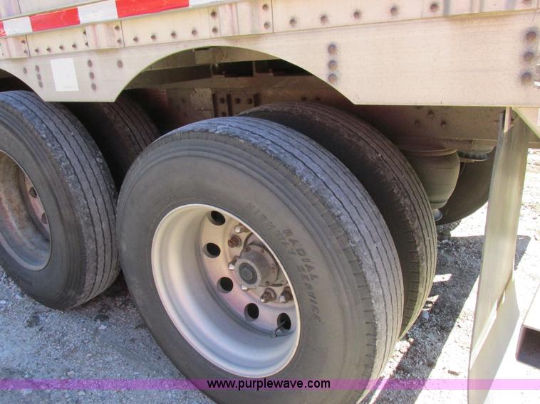 image for item K2197 2001 Wilson PSDCL-302 livestock trailer