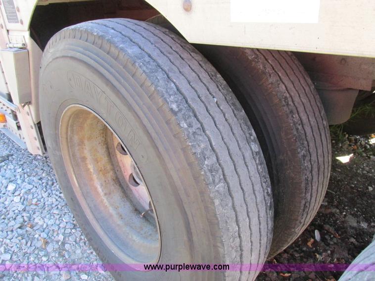 image for item K2197 2001 Wilson PSDCL-302 livestock trailer