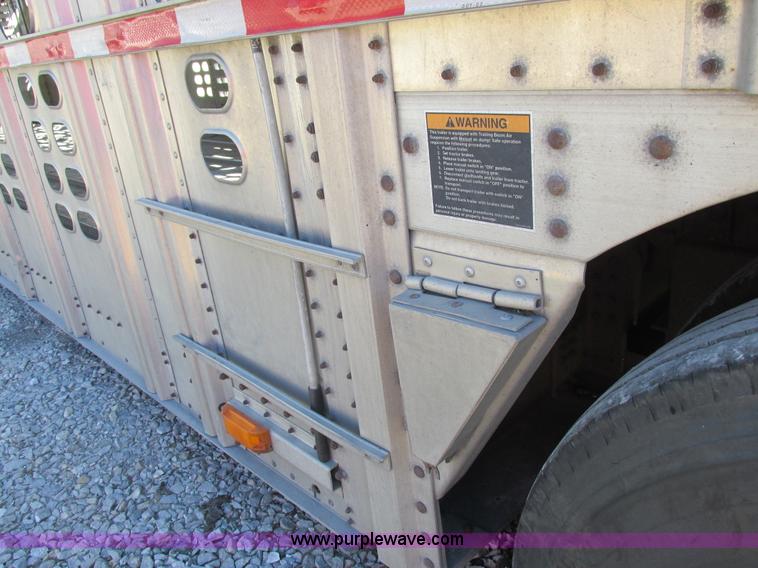 image for item K2197 2001 Wilson PSDCL-302 livestock trailer