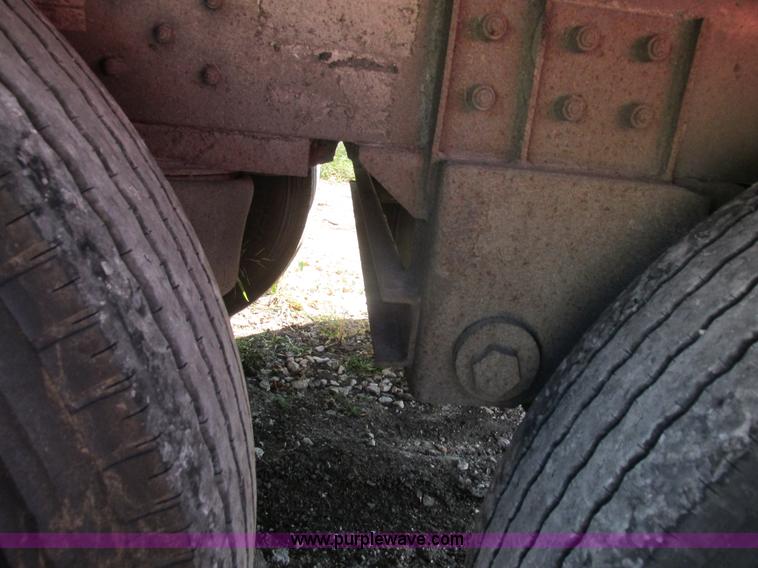 image for item K2197 2001 Wilson PSDCL-302 livestock trailer