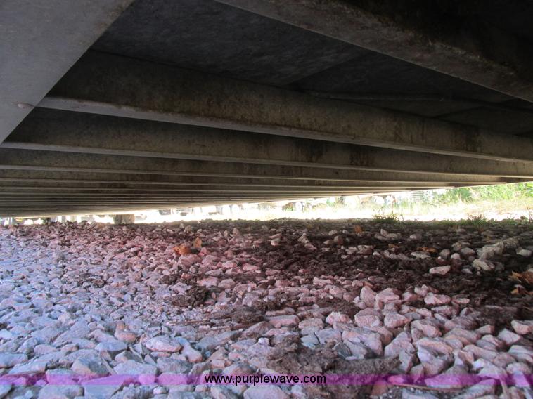 image for item K2197 2001 Wilson PSDCL-302 livestock trailer